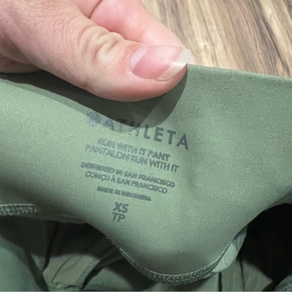 Athleta Run With It pant in Eucalyptus Olive - Picture 9 of 9